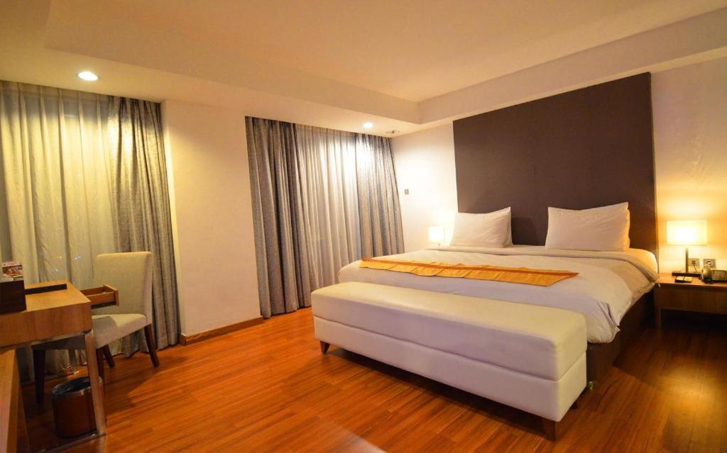 Arch Hotel בוגור מראה חיצוני תמונה