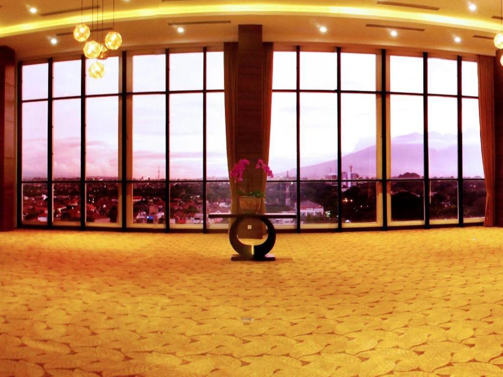 Arch Hotel בוגור מראה חיצוני תמונה